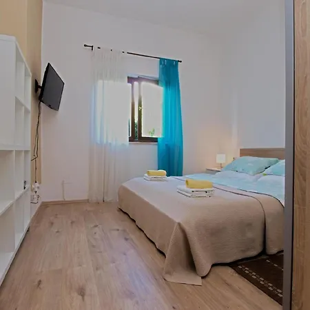 Apartment Fuer 2 Personen Ca 30 Qm In Pula, Istrien Istrische Riviera *